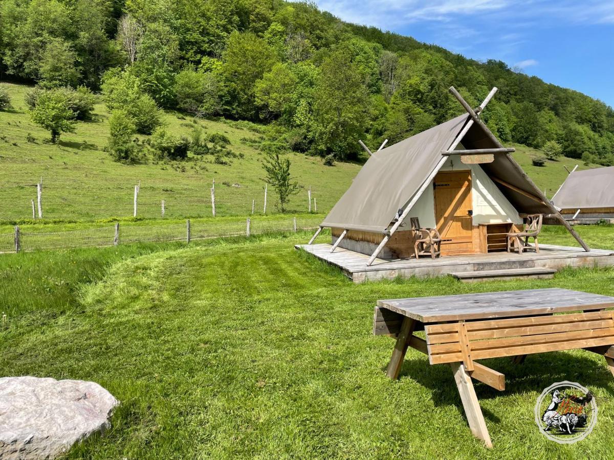 Parc Animalier Du Herisson Villa Дусиер Екстериор снимка